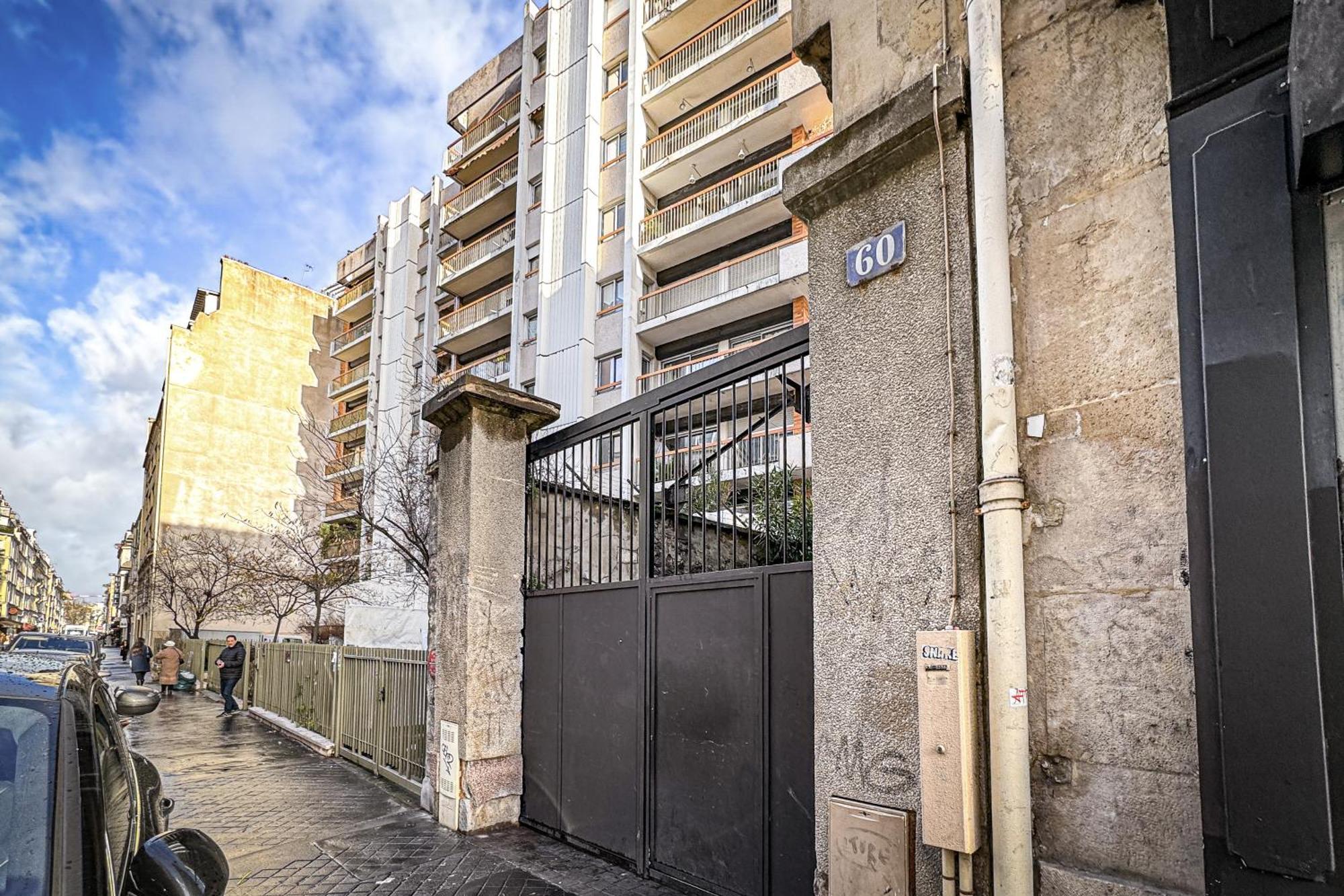 211058 - 4 Personnes à