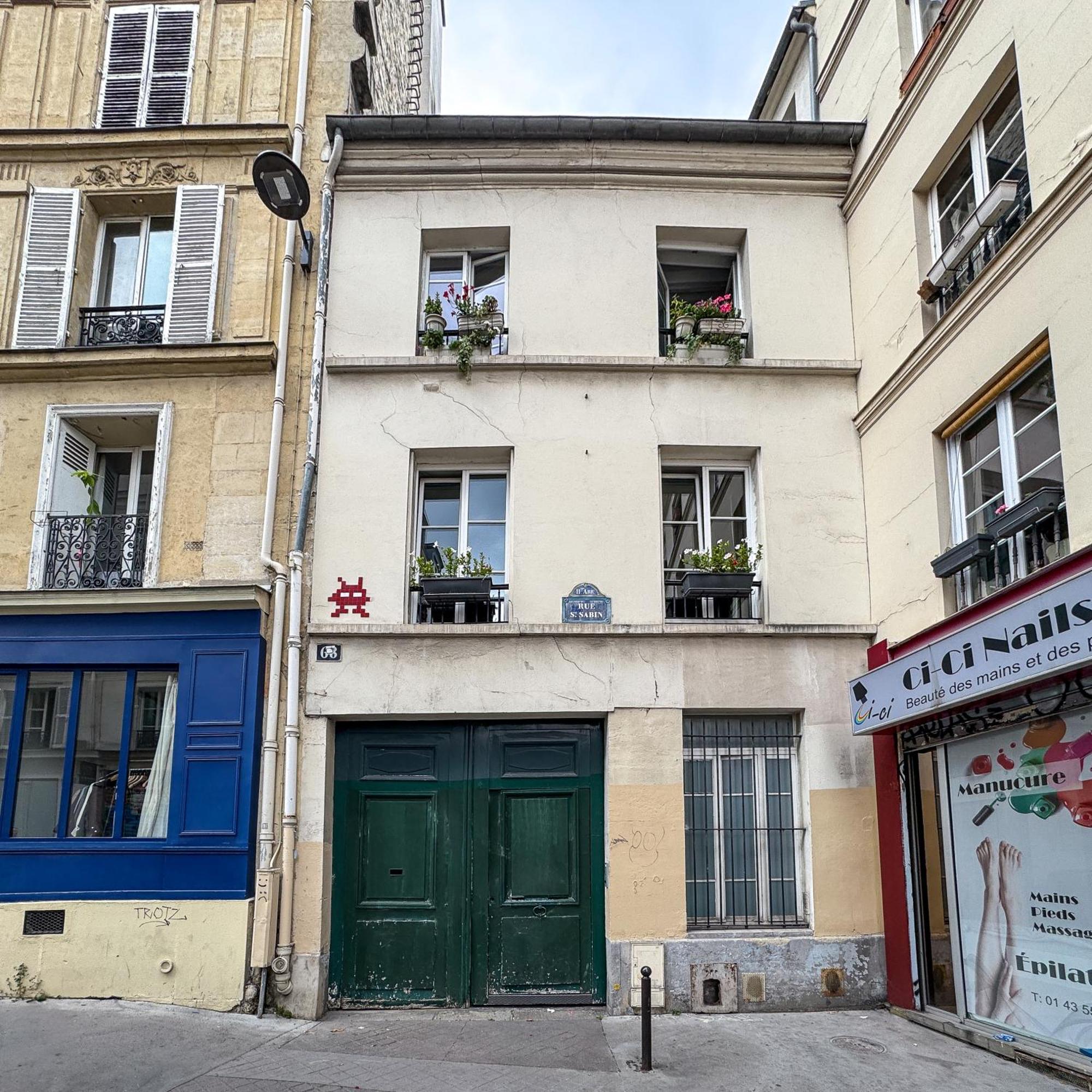 211058 - 4 Personnes à *