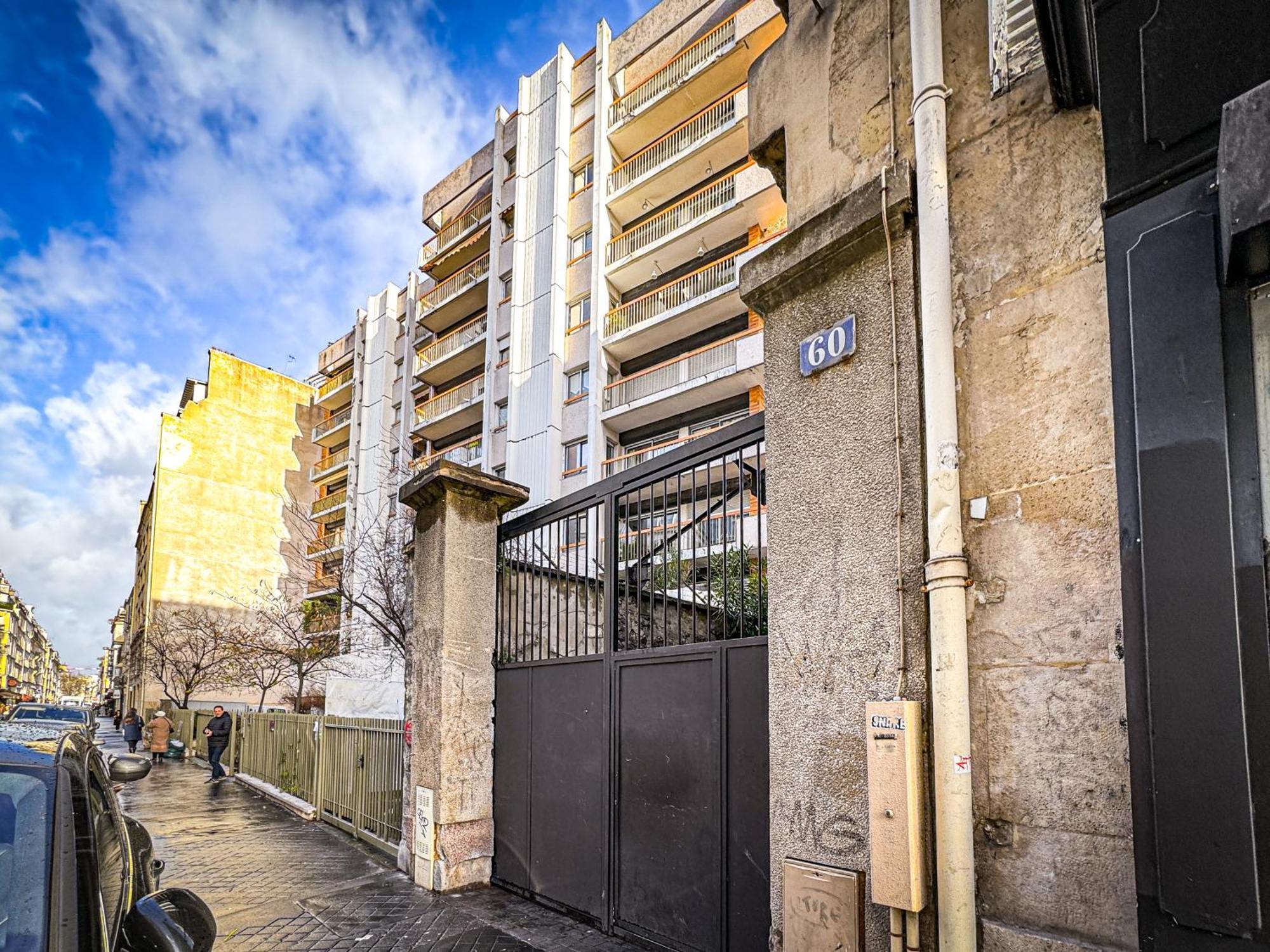211058 - 4 Personnes à