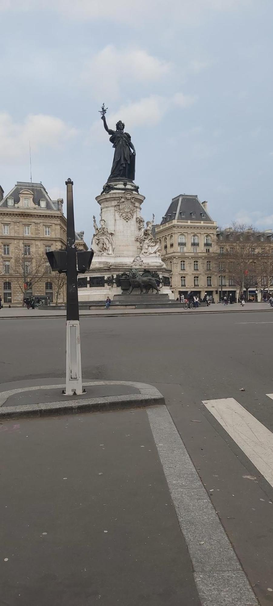 Pres Du Gare Du L'est Parigi