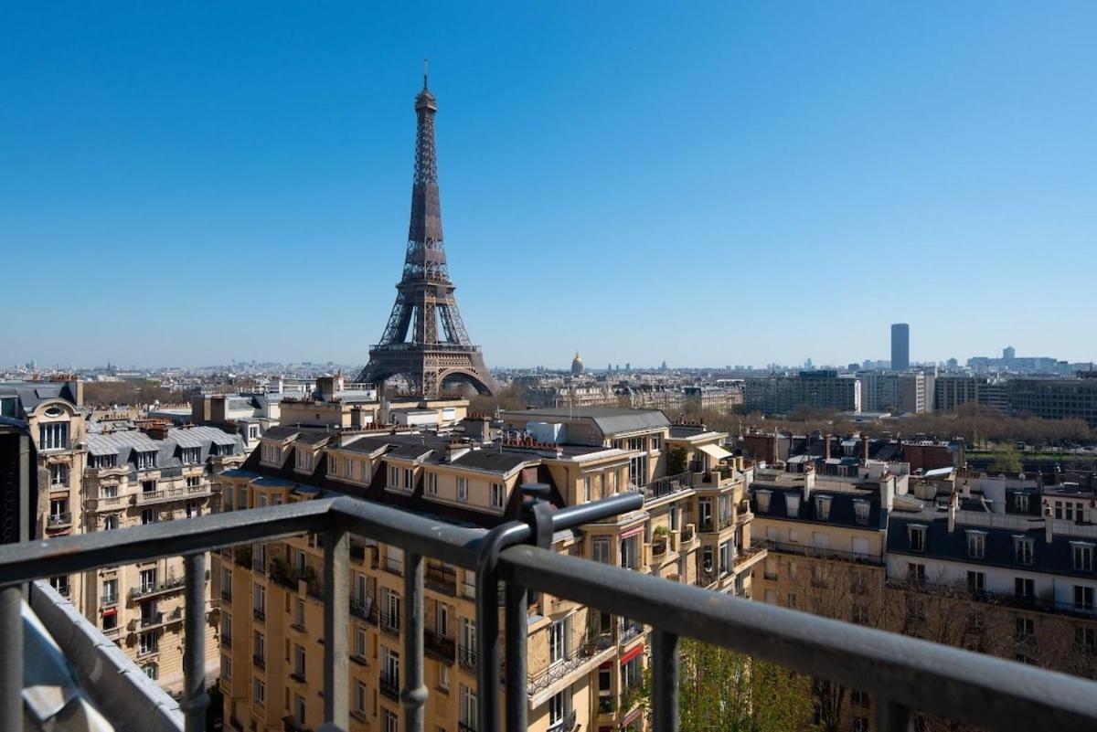 Eiffel Tower View Parigi