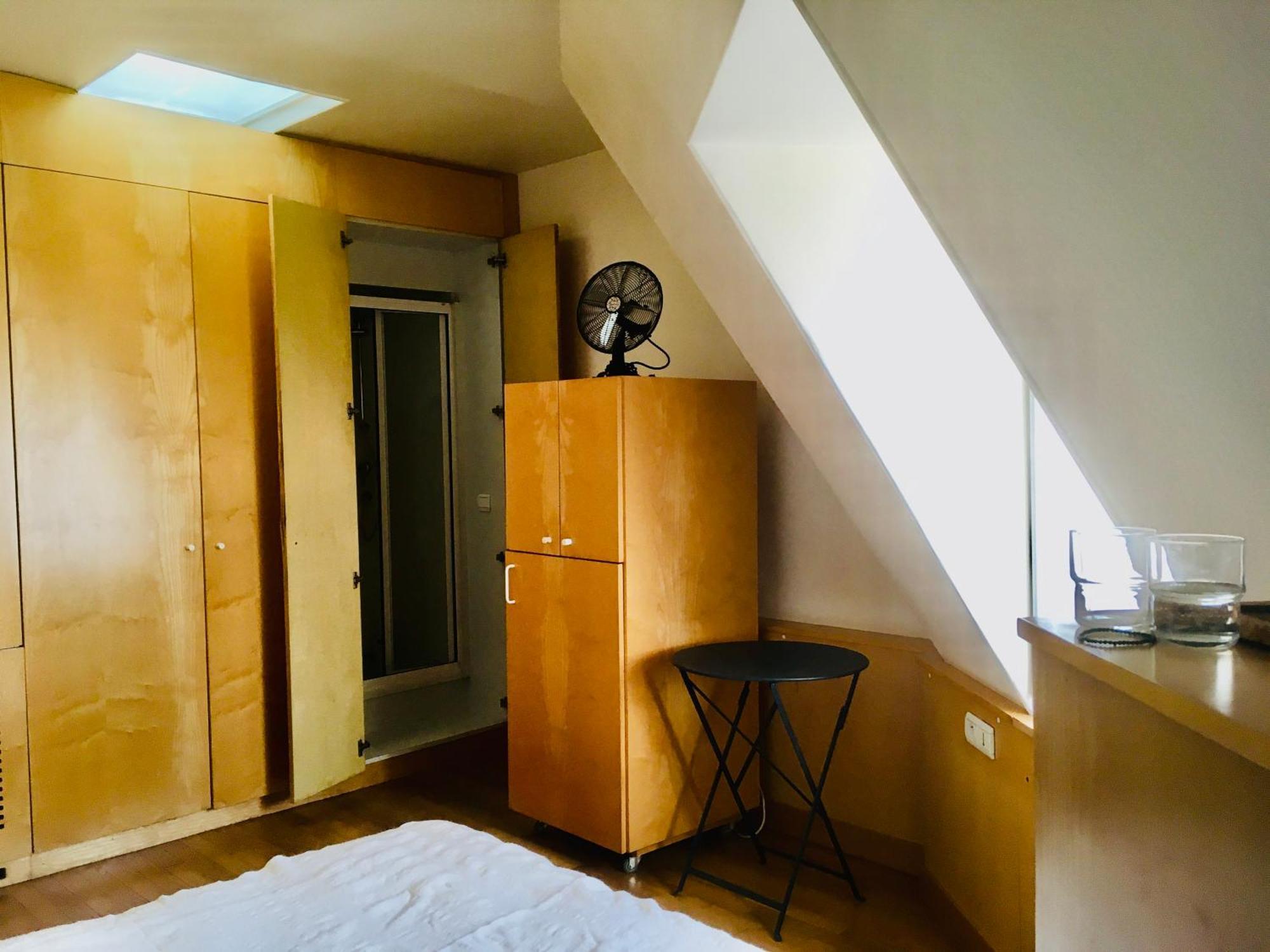 6 Paris