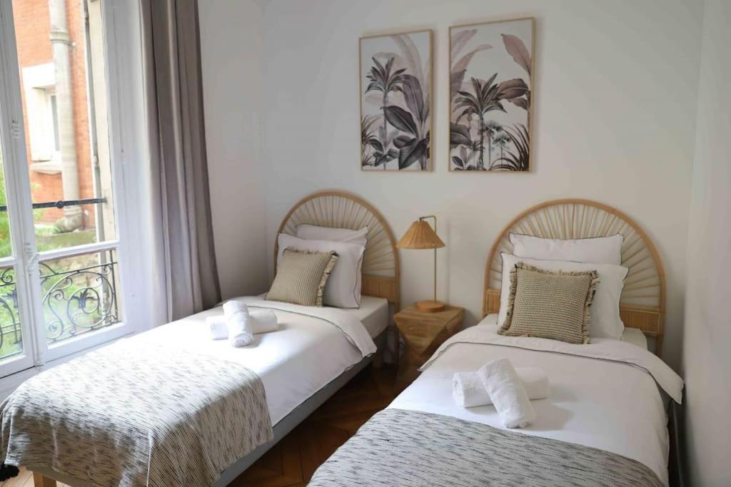 Charming 3 Bedroom Haussmannien In 17th * Parigi