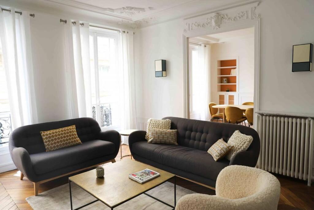 Charming 3 Bedroom Haussmannien In 17th Appartamento *