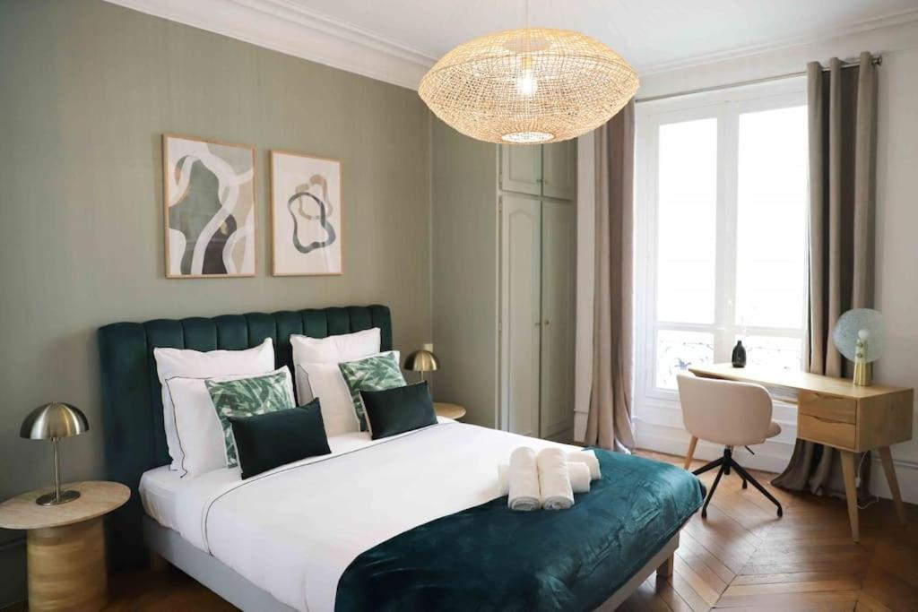 Appartamento Charming 3 Bedroom Haussmannien In 17th Parigi