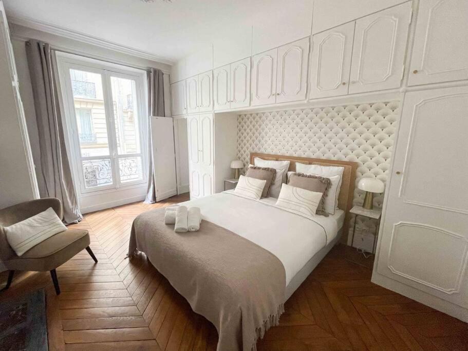 Charming 3 Bedroom Haussmannien In 17th Appartamento Parigi