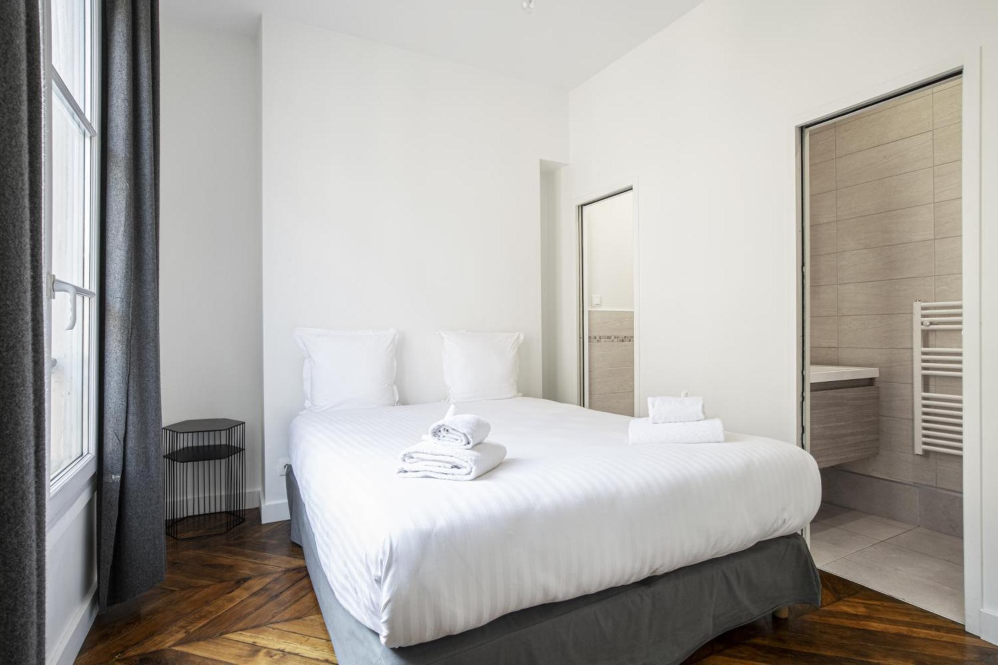 Apartment Pick A Flat's Apartements In Louvre-rivoli - Rue Du Roule