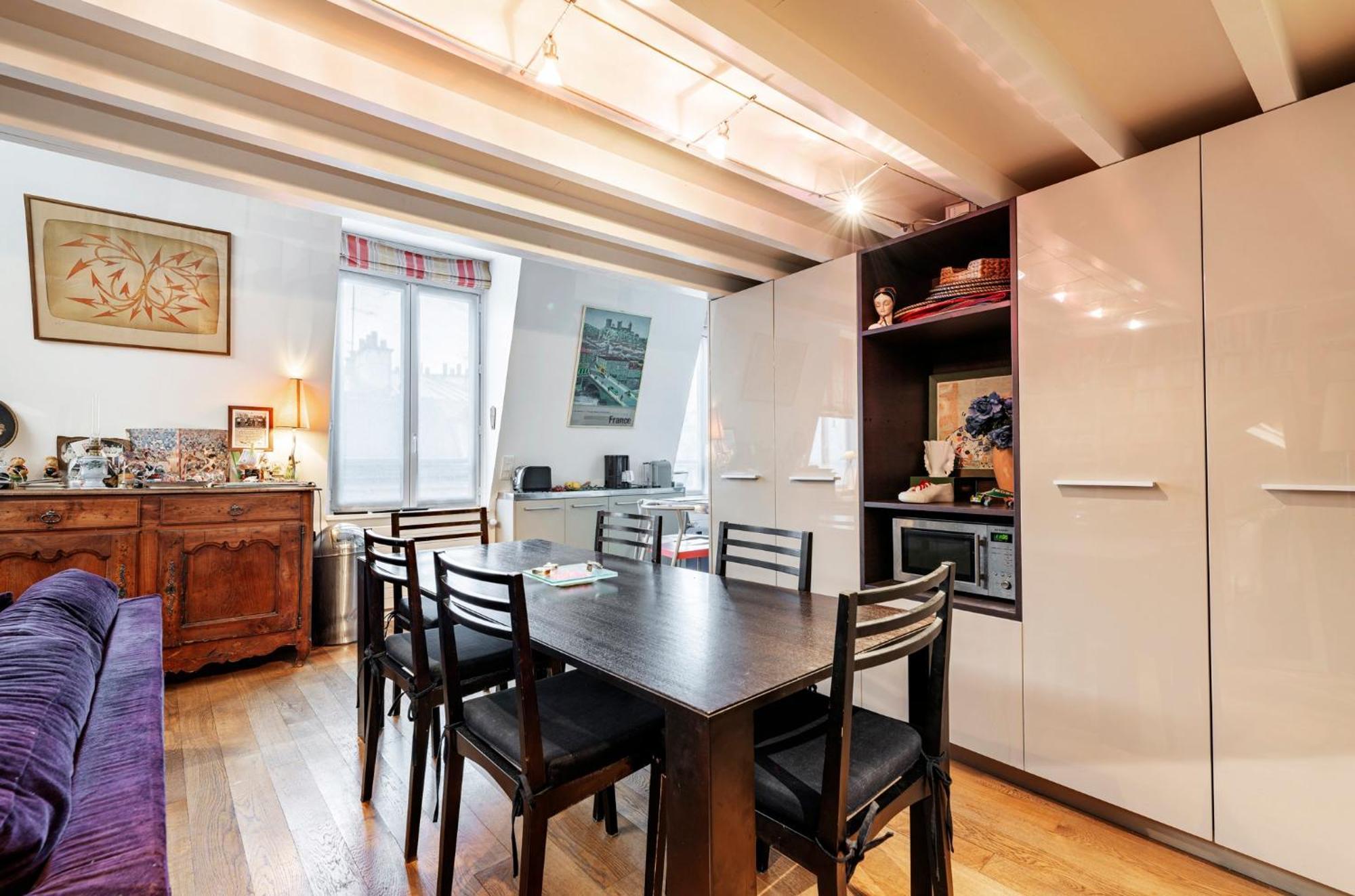 Veeve - Reader's Retreat Apartment