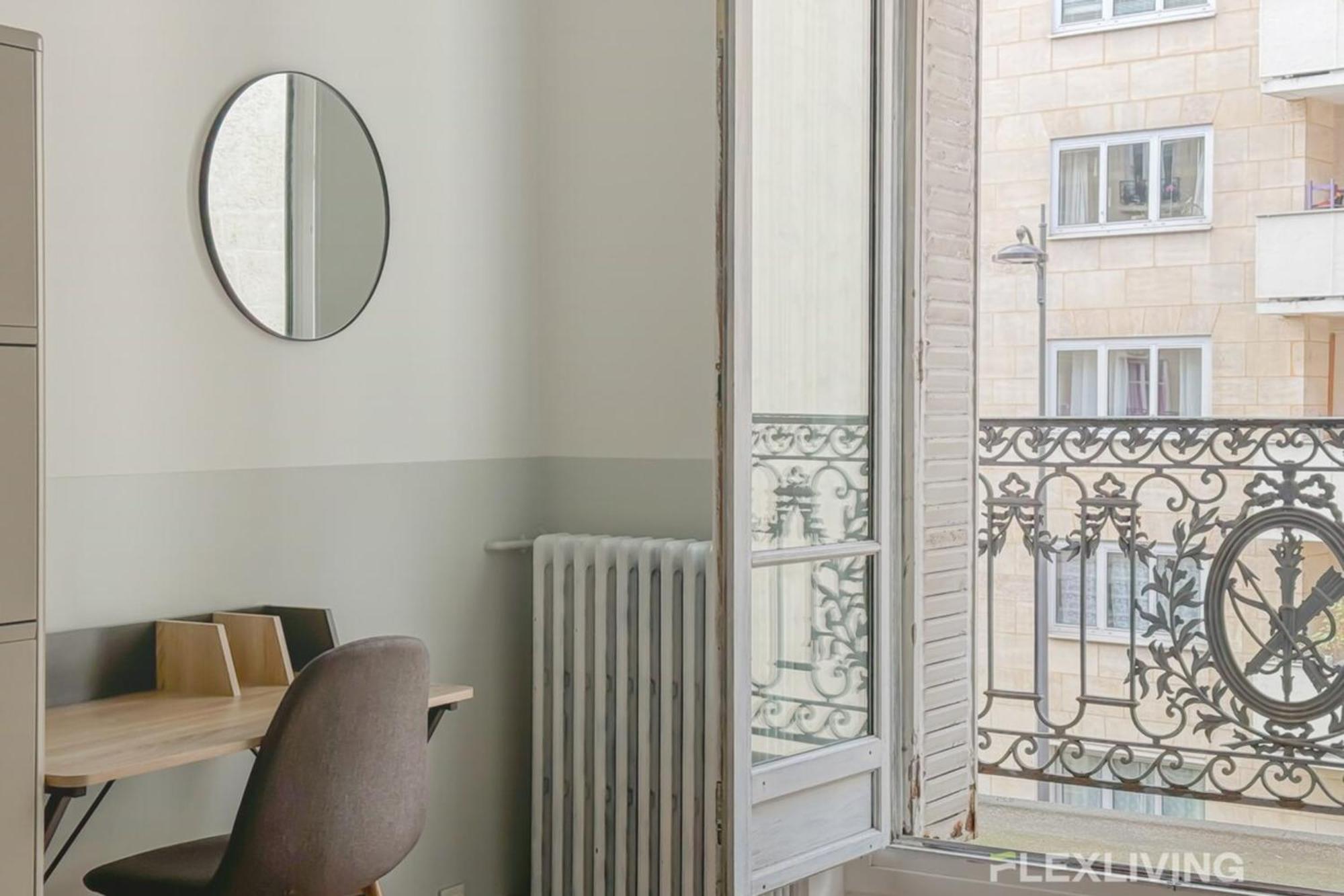 Flexliving - - 15 *