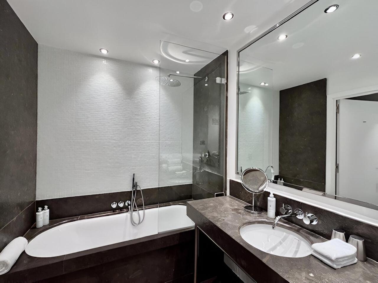 Le A 4* Parigi