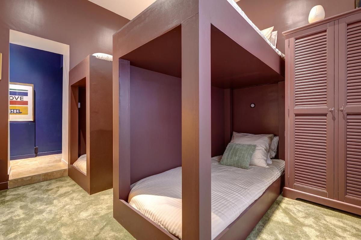 Sacre Coeur, Netflix & Chill By Ecoflats