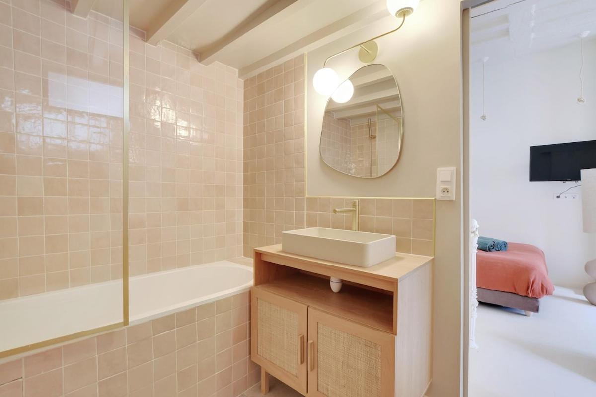 Appartamento La Petite Maison Du Marais Avec Sauna Parigi