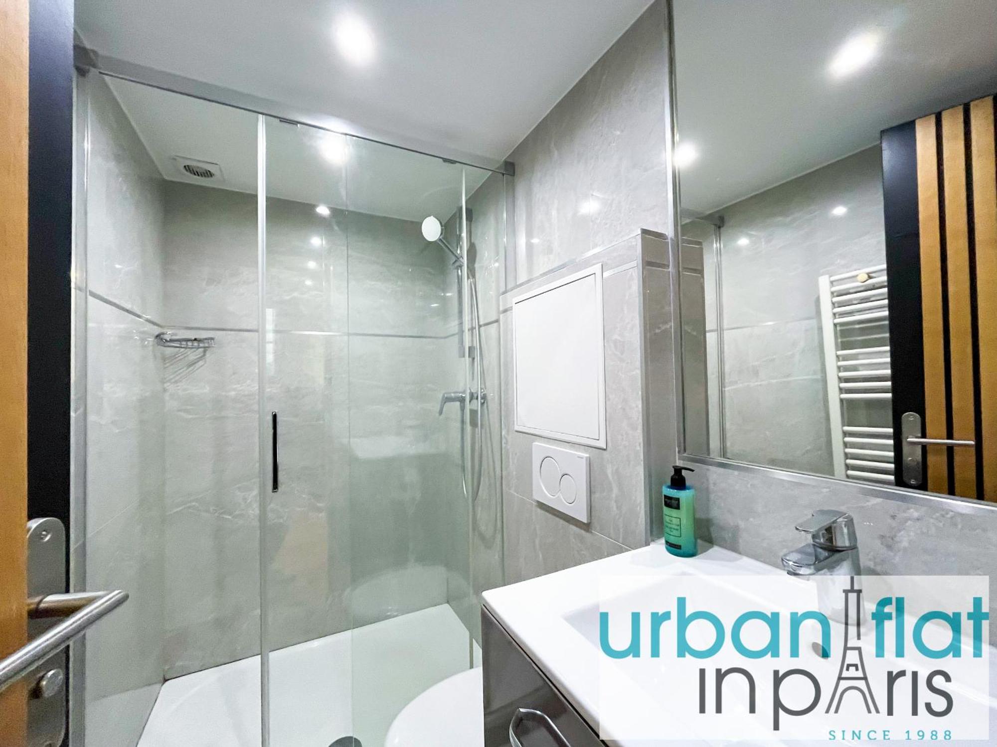 100 - Luxury 2 Bedroom - Beaubourg Marais * Paris