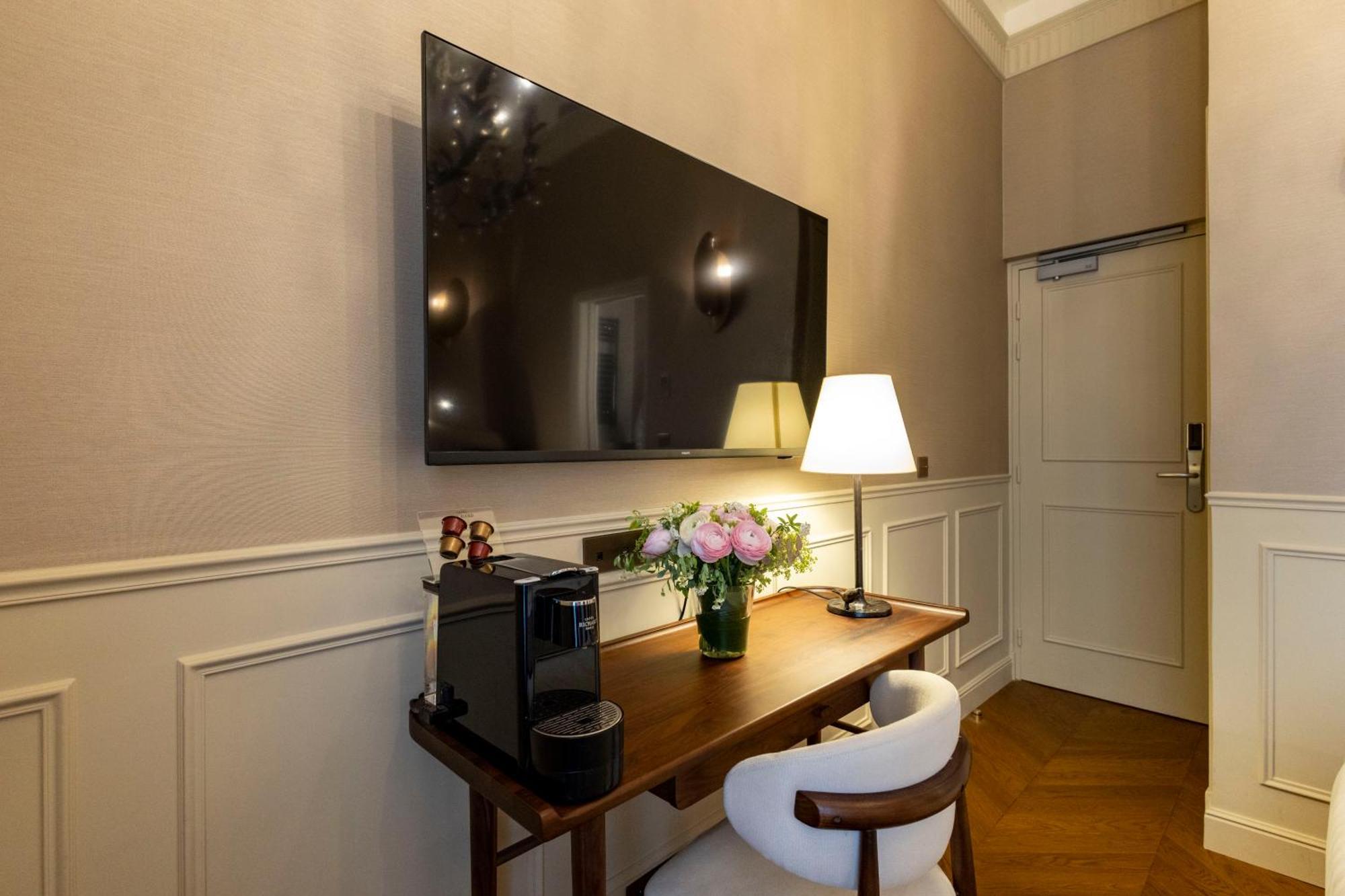 Foch Hotel