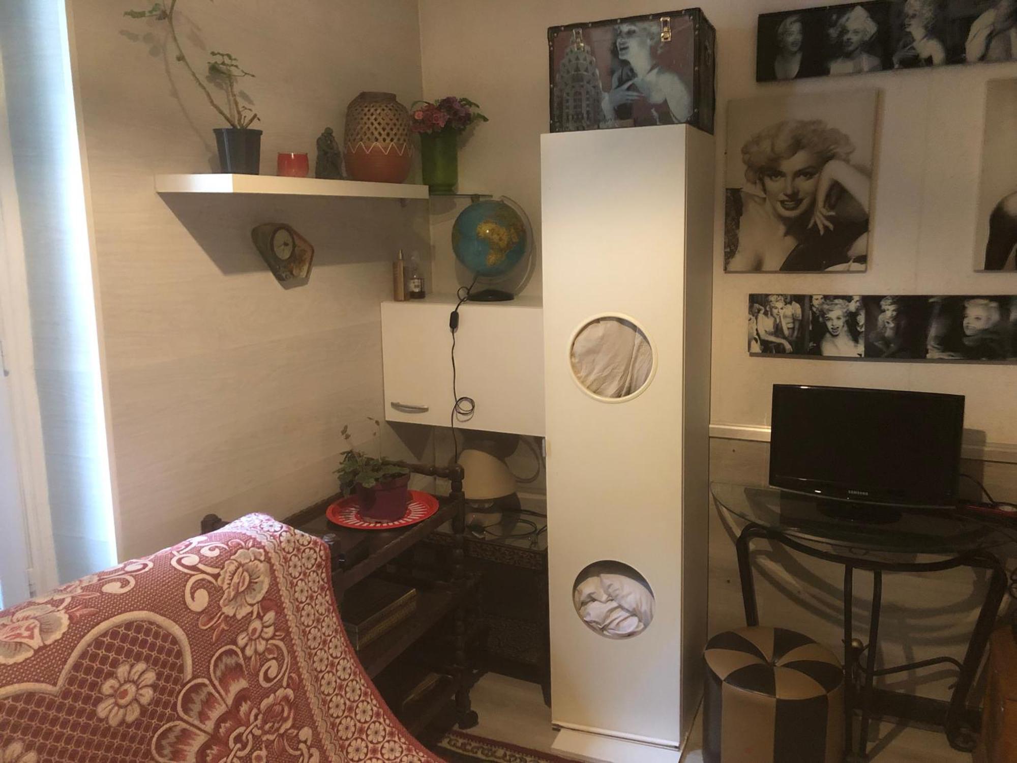 Maryline: Cozy Parisian Retreat With Patio View