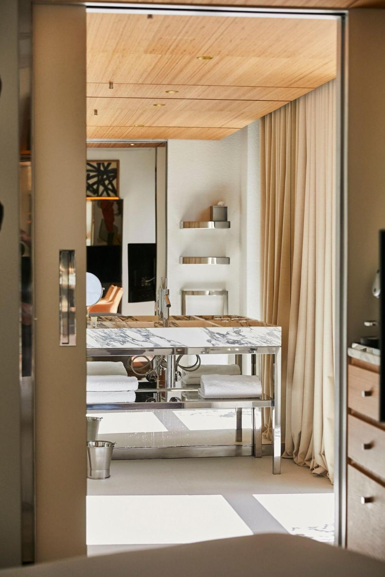 M Hotel 4*