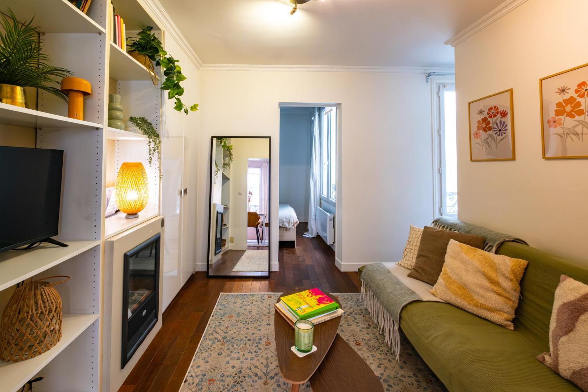 Apartment Charming In Heart Of Paris