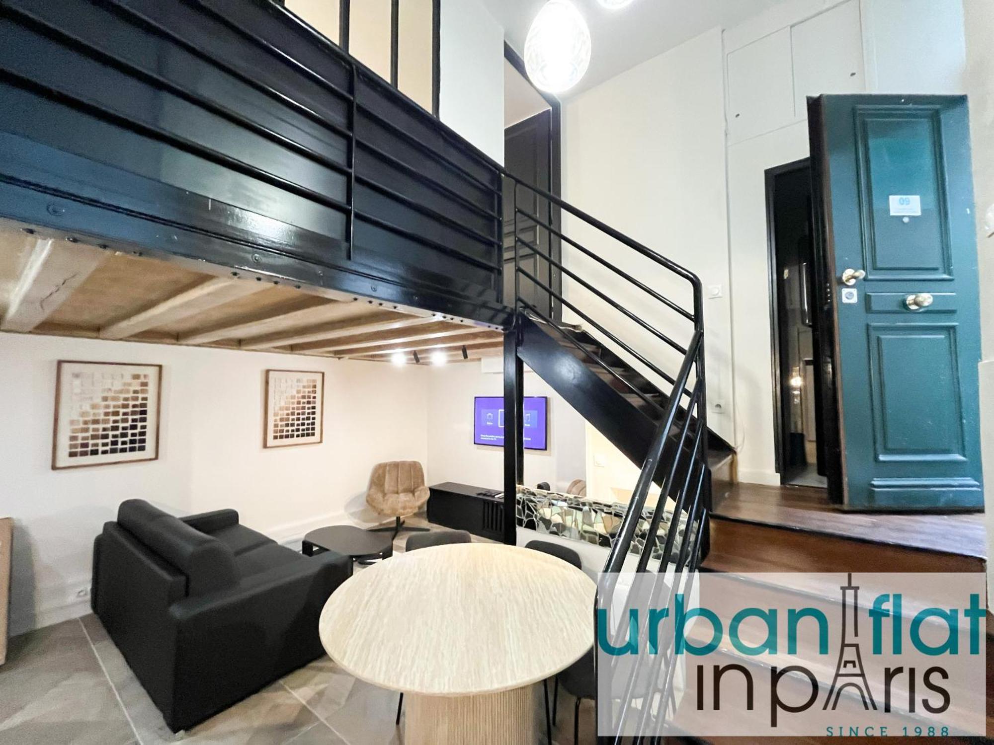 Urban Flat 09 - Stylish Triplex Champs-elysees Parigi