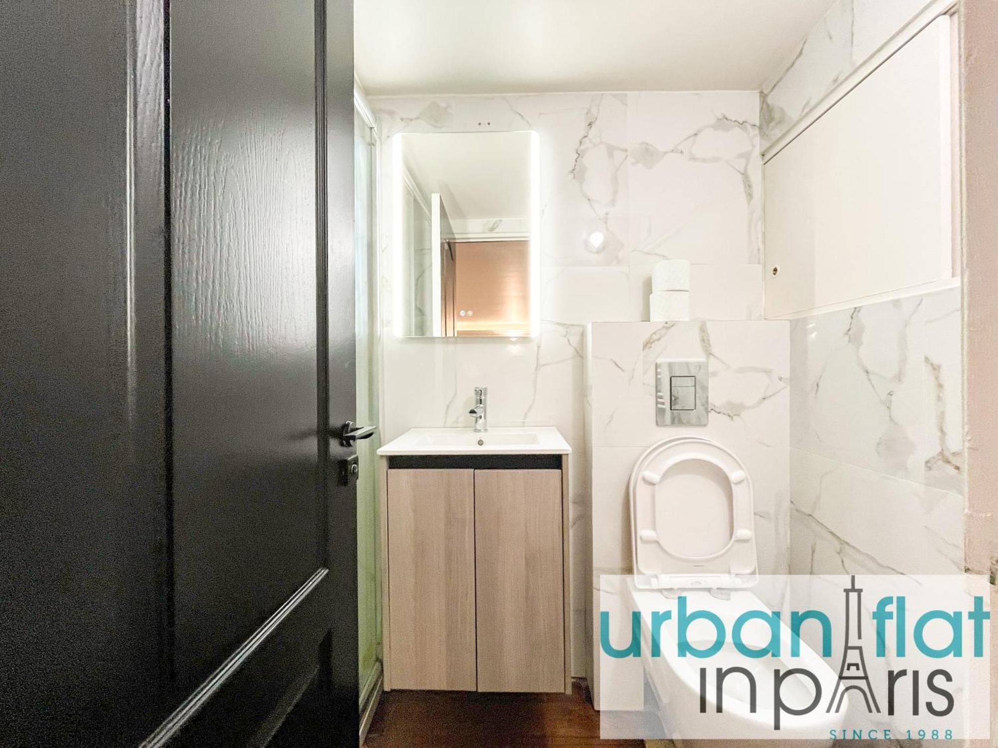 Urban Flat 09 - Stylish Triplex Champs-elysees * Parigi