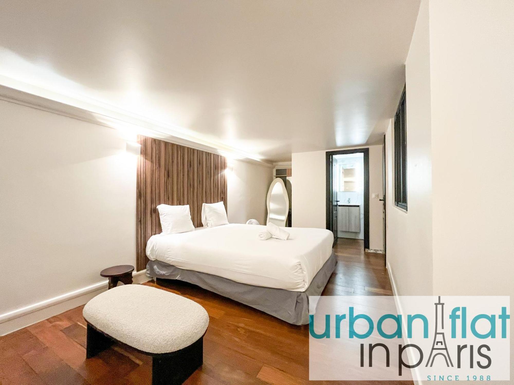 Urban Flat 09 - Stylish Triplex Champs-elysees Parigi