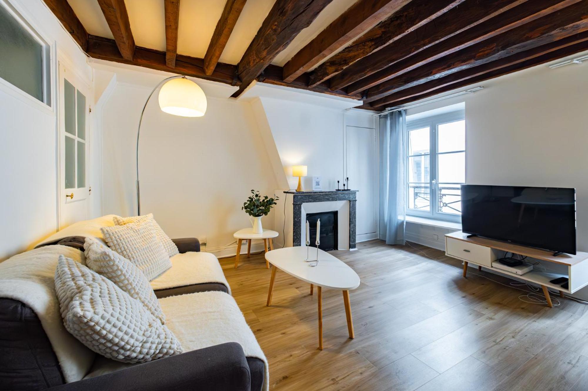 Typique Au Coeur Du Marais Parigi