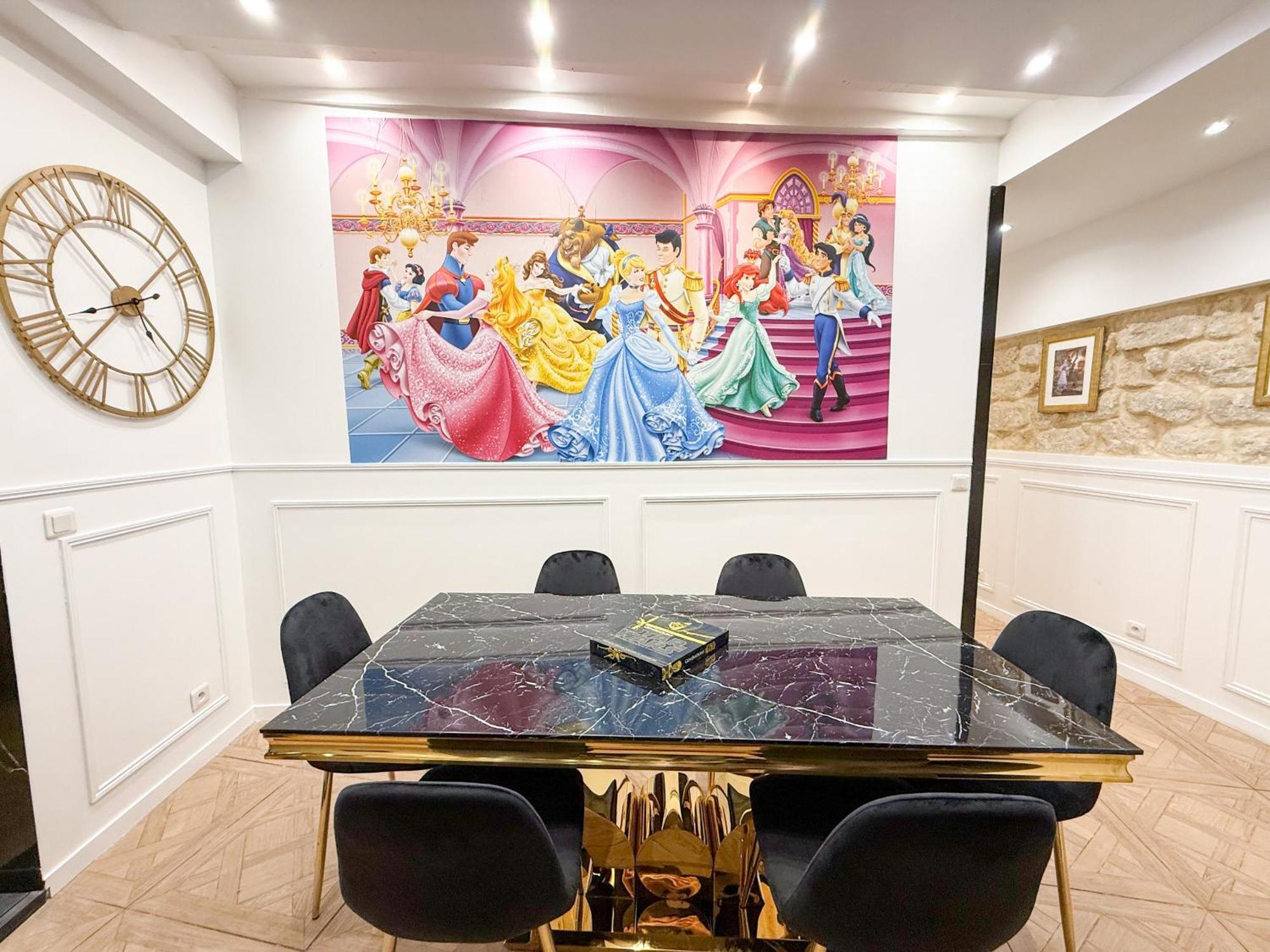 Urban Flat 74 - Disneyland In * Parigi