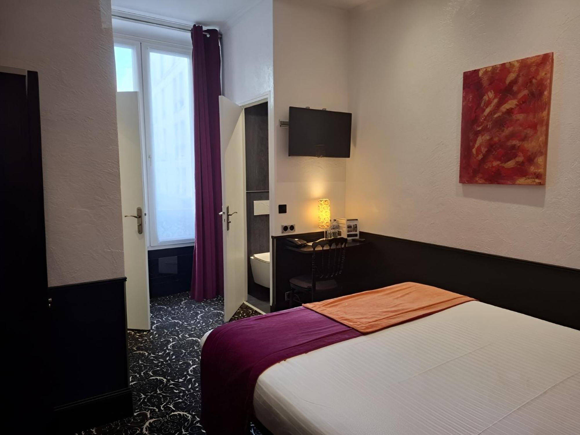 Peyris Opera Hotel