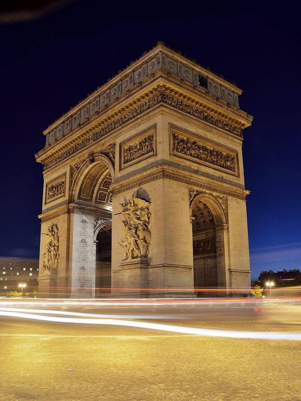 Champs Elysees - Arc De Triomphe Paris