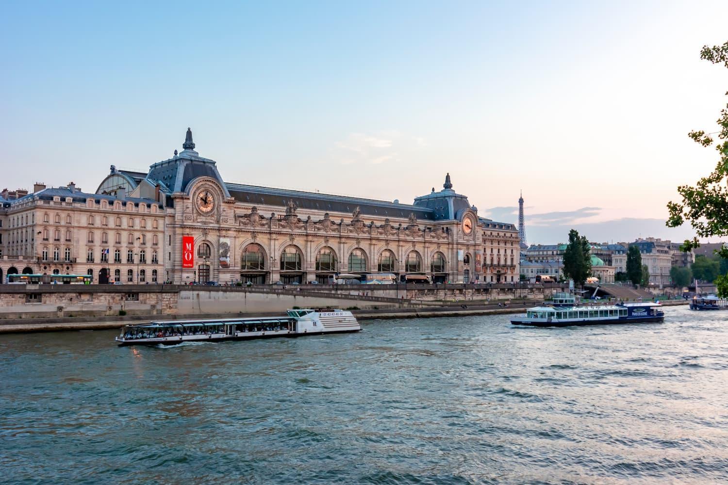 Des Deux Continents Paris