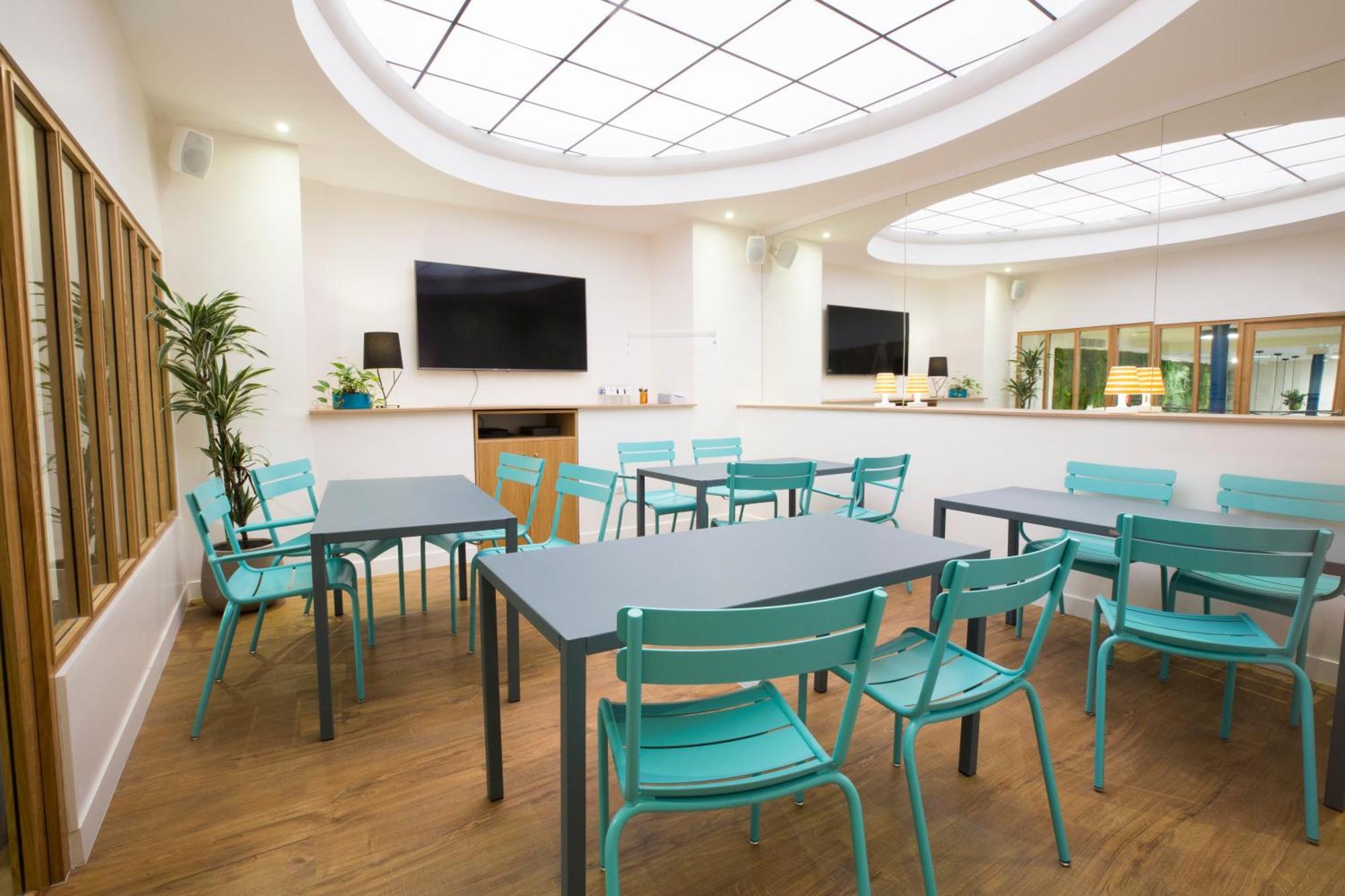 Hotel The Playce By Happyculture 4*
