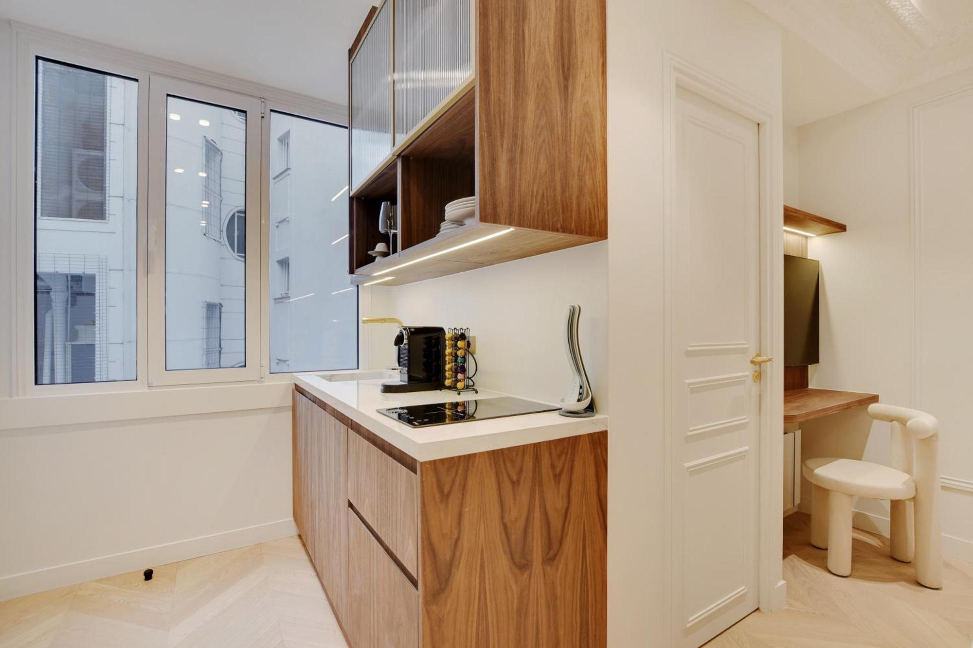 Maison Galante's With Services In La Madeleine - Opera Apartment