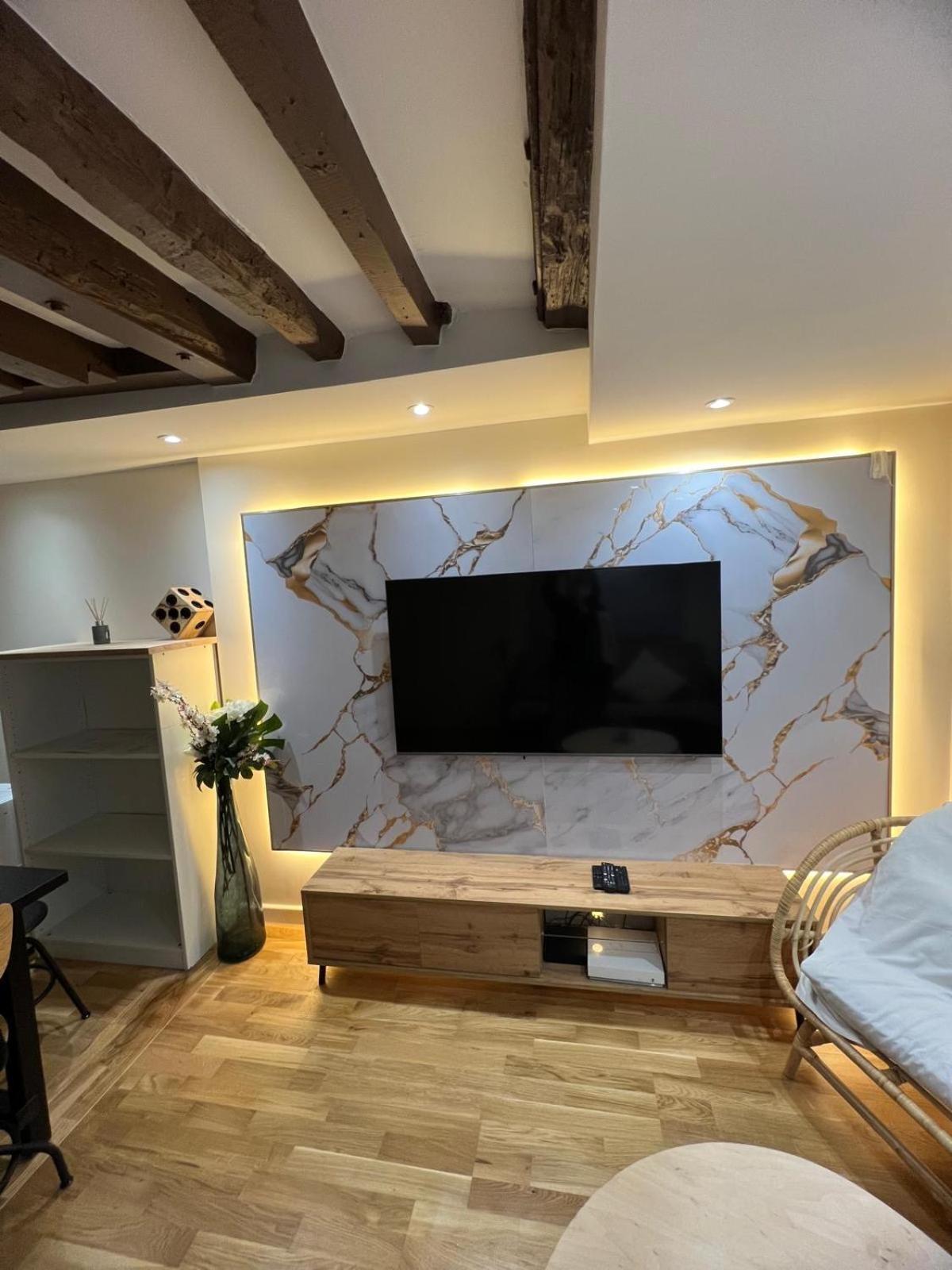 Rent A - Cosy 2bdr Apartment Paris