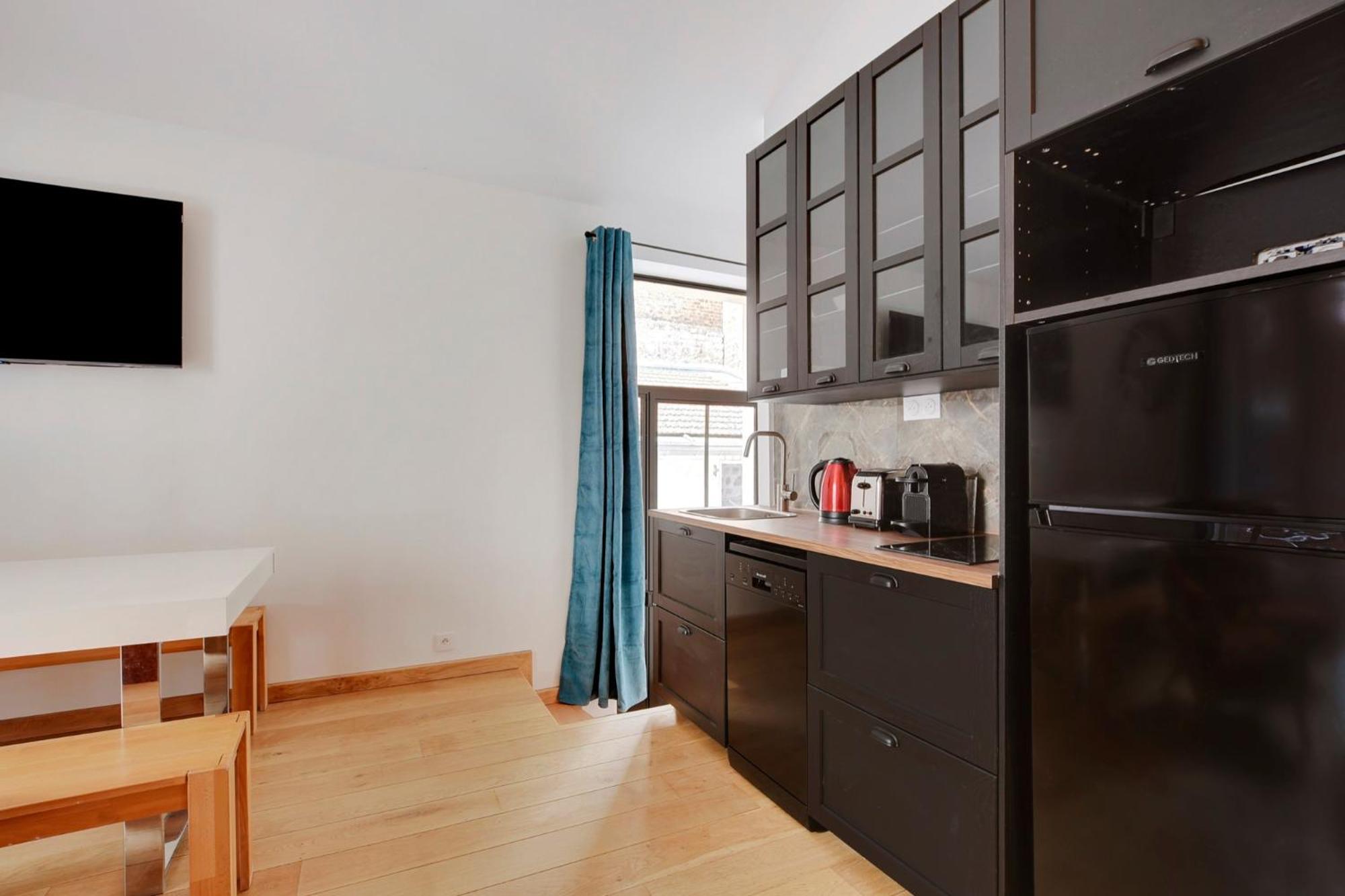 Pick A Flat's In Montmartre - Rue Des