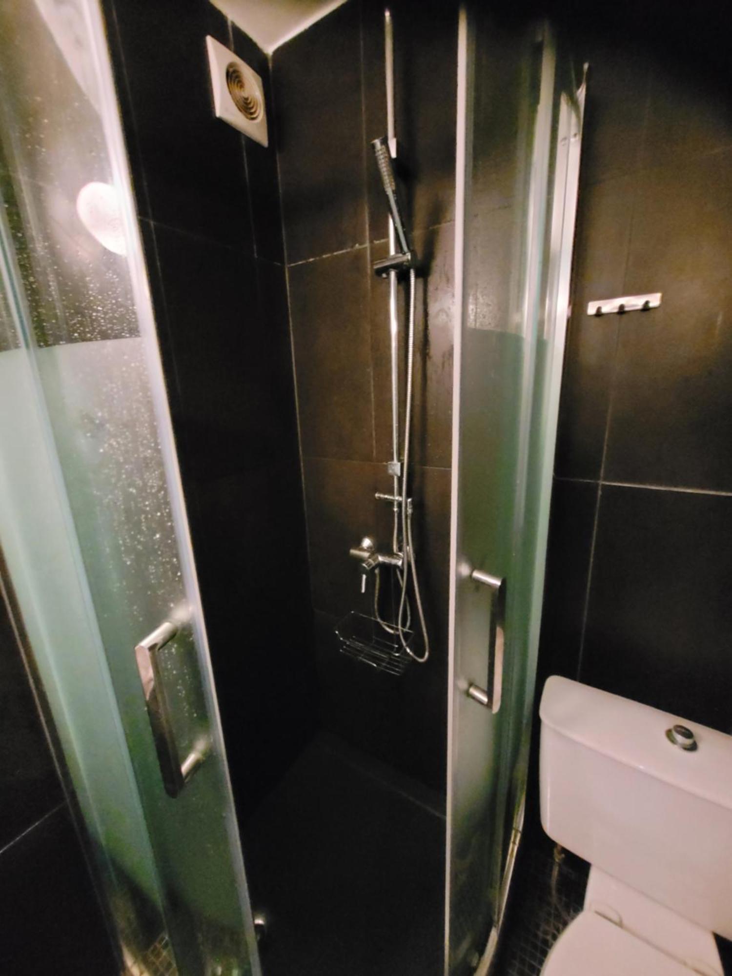 Apartment Calme Proche Montmartre Et Batignolles - Metro 13 Et 14