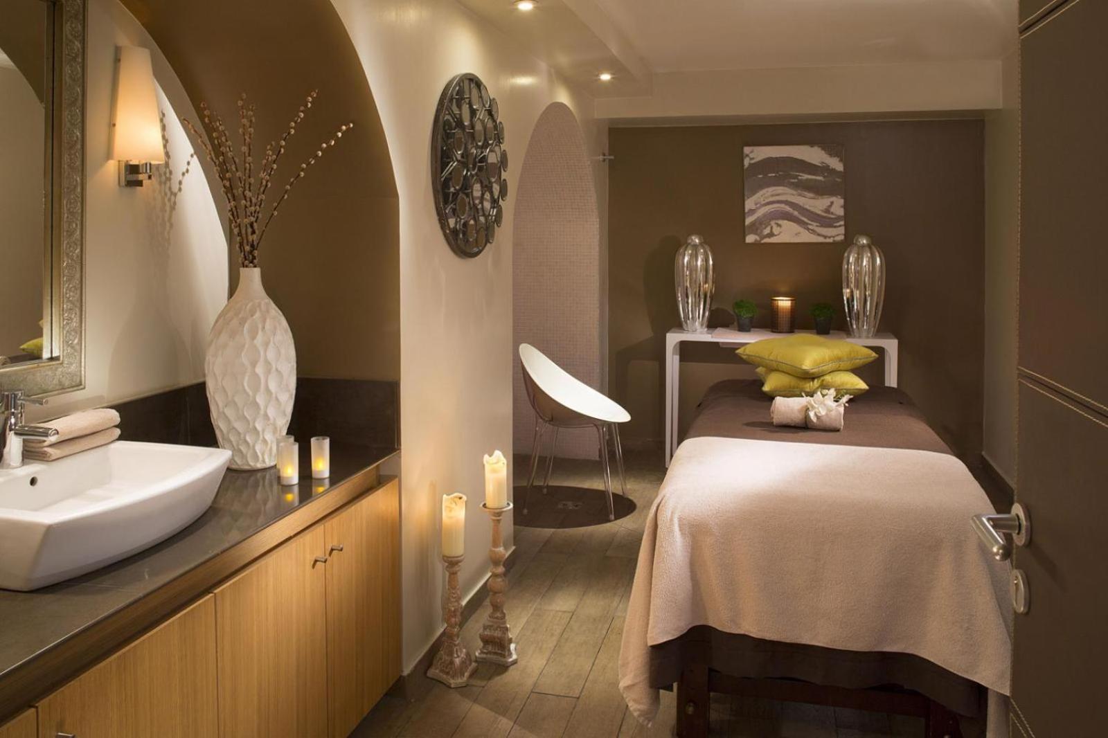 Le Six Hotel Paris