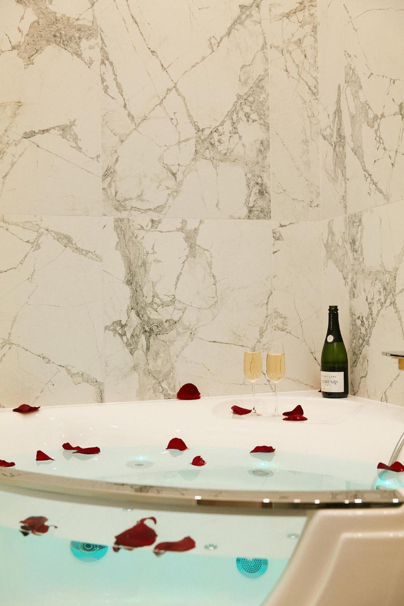 Lavie Maison Marais Ac Hot Tub Paris