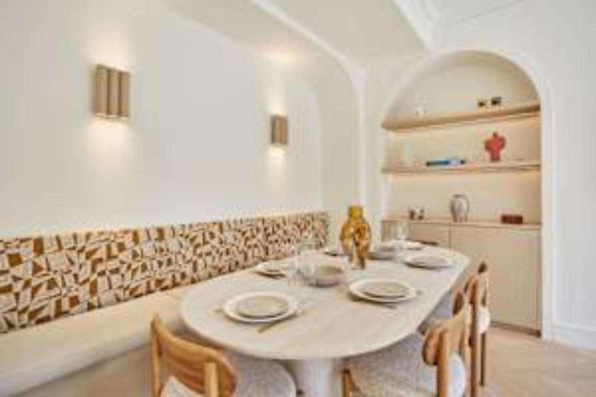 Sumptuous With Garden Arc De Triomphe *