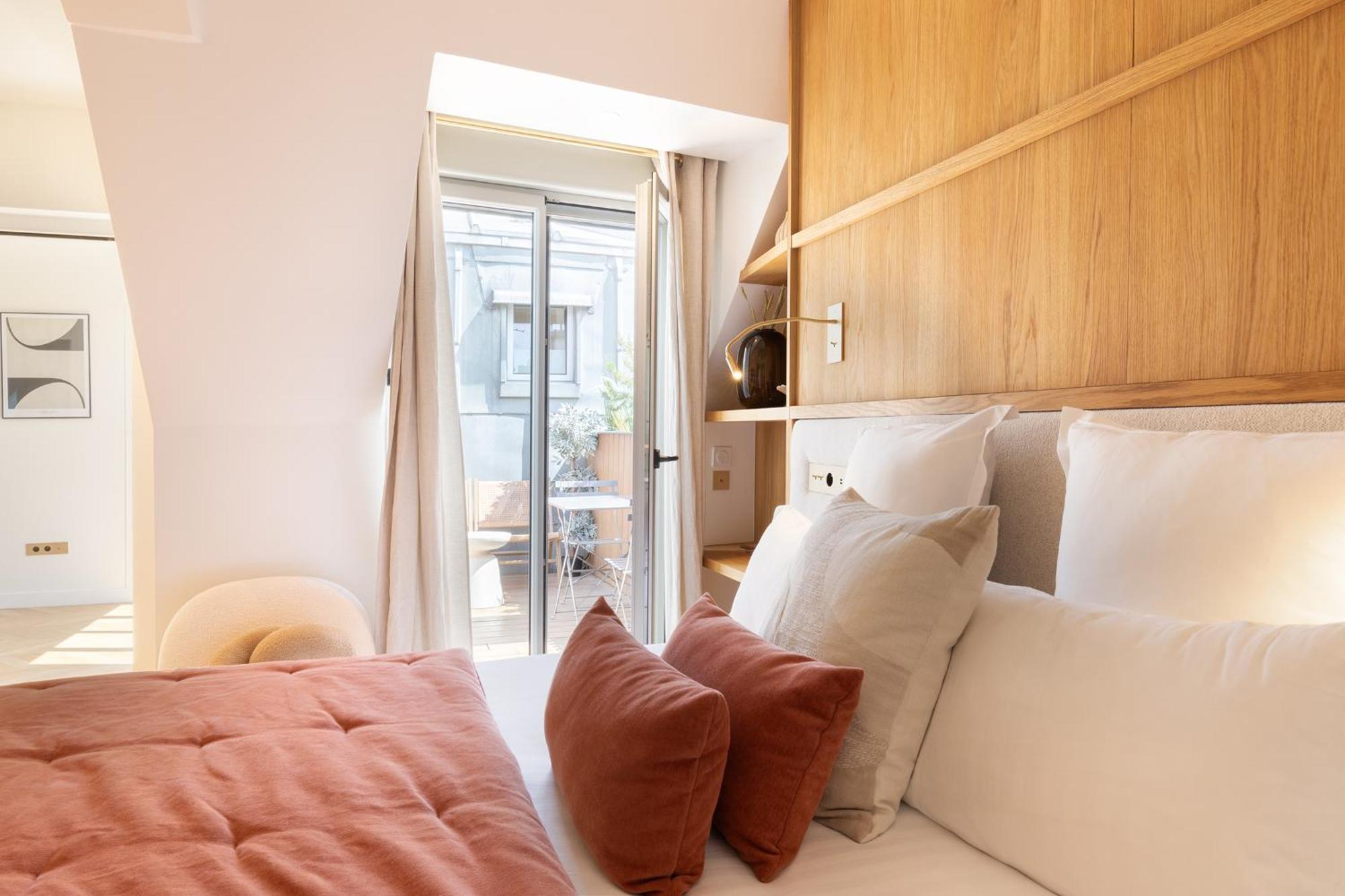 Maison Galante's With Services In La Madeleine - Opera Appartamento *