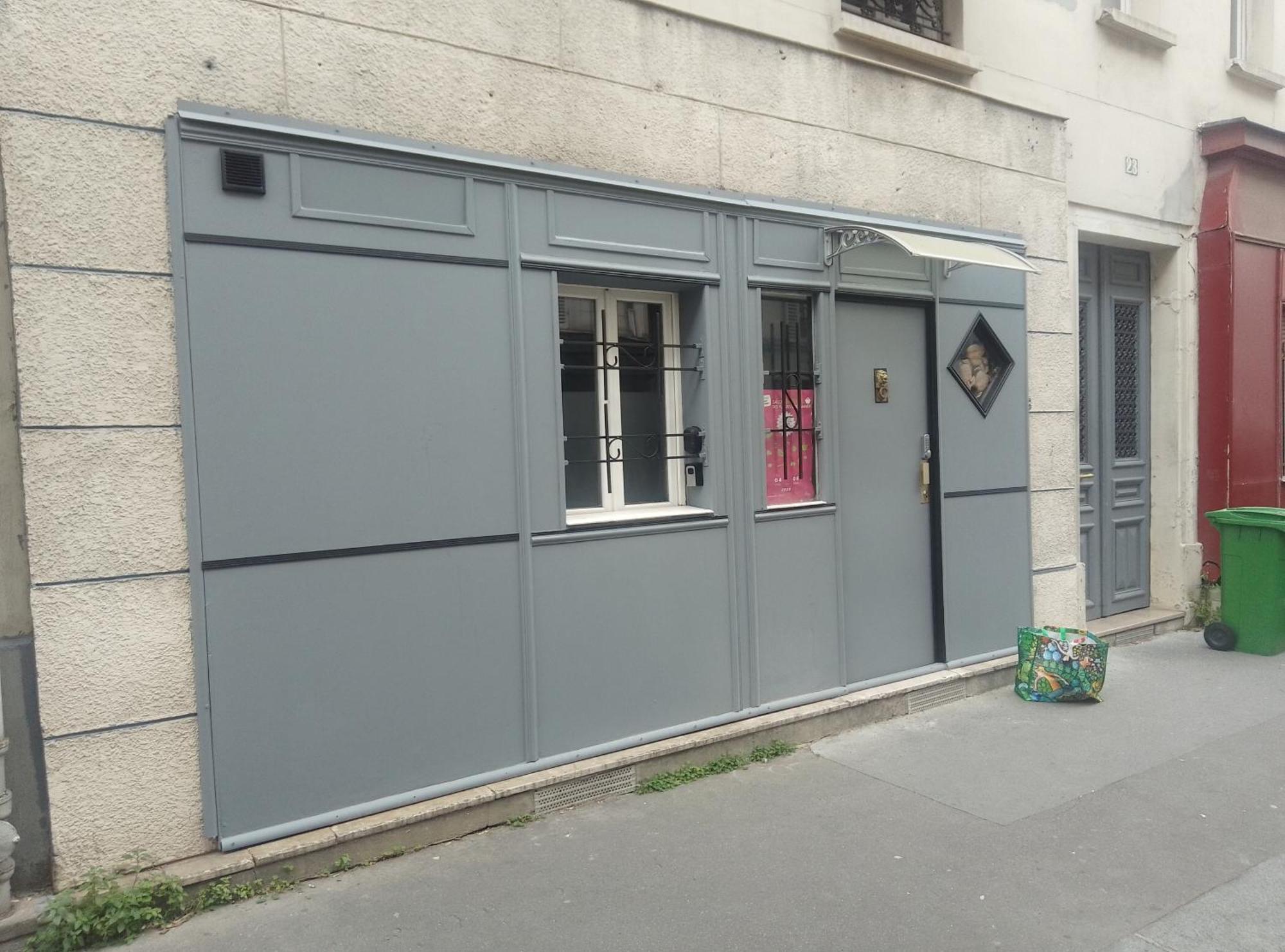 Familial Pour 1 A 5 Personnes De 42m2-rez De Chaussee-vues Sur Rue Et Patio Prive Ombrage - Sejour,chambre Separee,cuisine,salle De Bain,lit Double Et 2 Canapes Lits Depliant - Entree Cote Rue Berzelius-5 Minutes Du Metro Brocante ,bus 31,