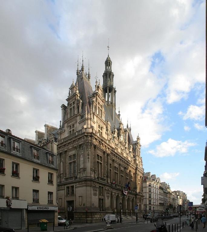 Private In A Parisian Homestay! - Close To It All!