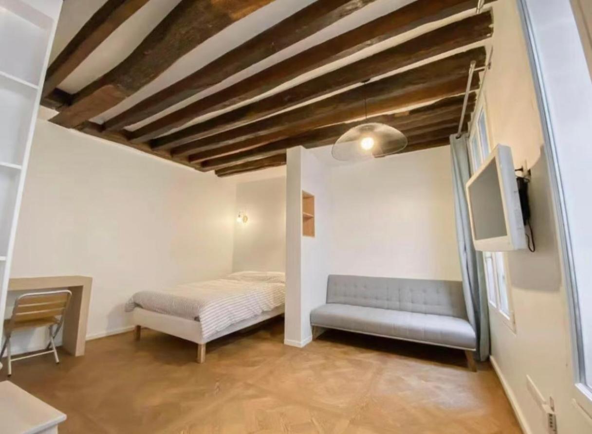 Immersion Parisienne, Au Centre Apartment