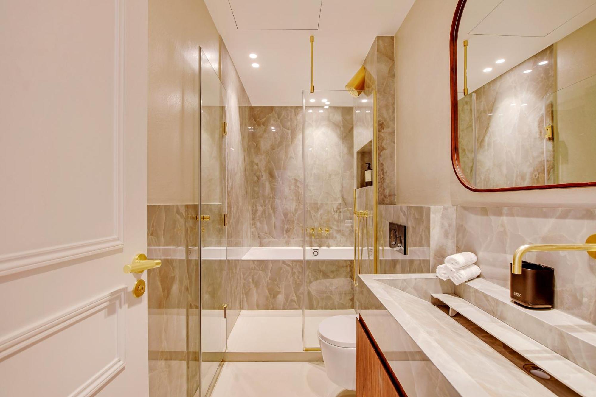 Maison Galante's With Services In La Madeleine - Opera Appartamento
