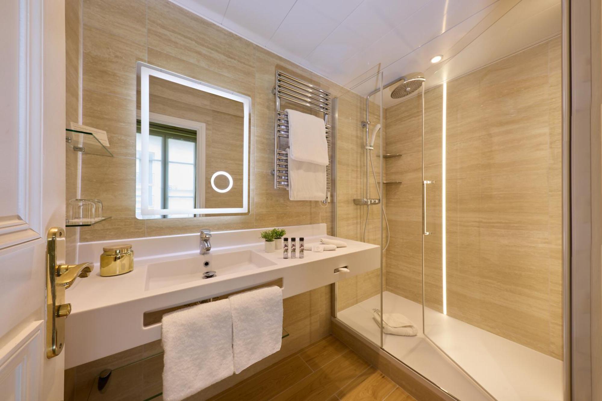 Le Relais Saint Honore Hotel 4*