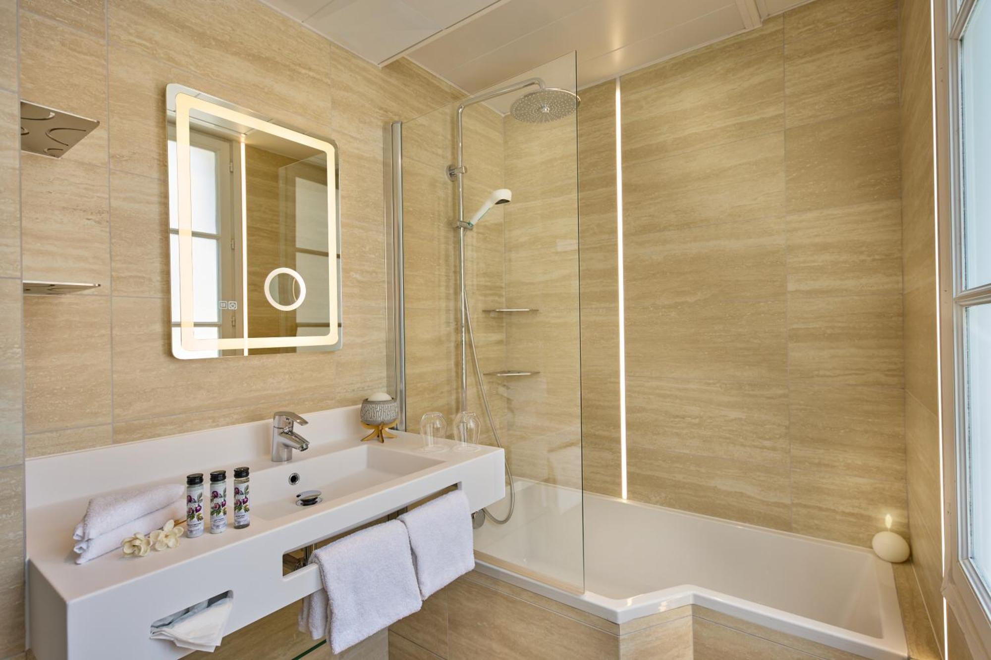 Hotel Le Relais Saint Honore 4*