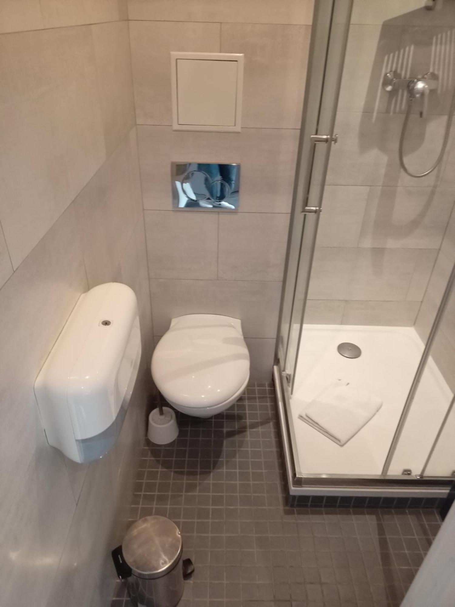 Modern Est Hotel 2*