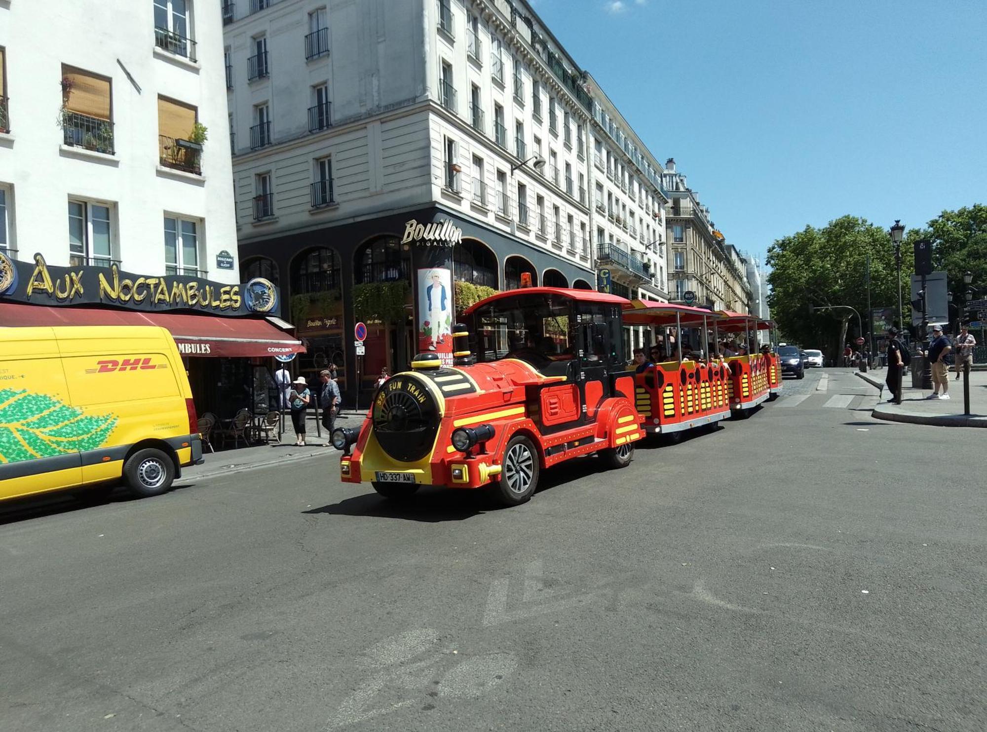 Appartamento Métro Pigalle,garçonnière 25 M2, 3 Per, Cabarets Théâtres,restaurants,tout Confort Parigi