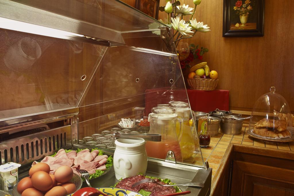Grand Dechampaigne Hotel Paris