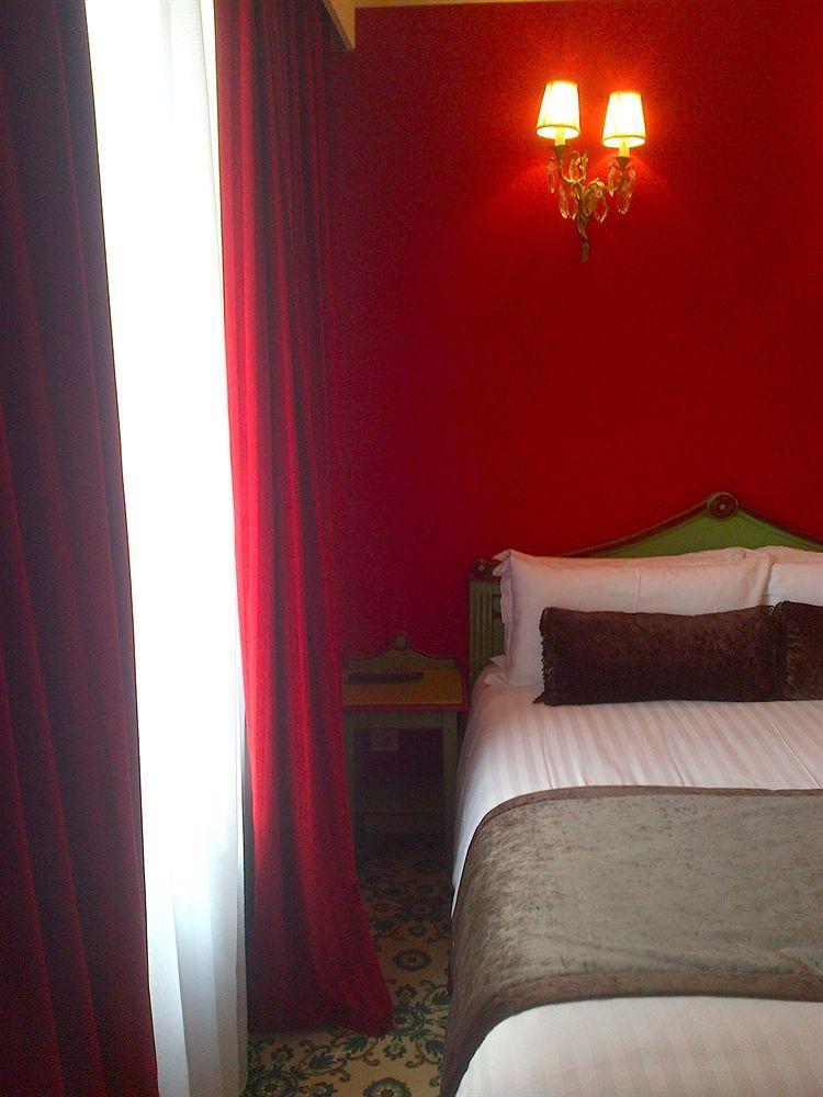 Des Deux Continents 3* Paris