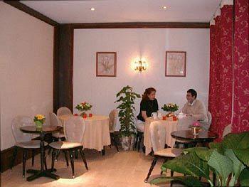 Hipotel Lilas Gambetta Hotel 3*