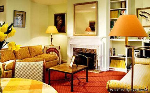 Relais Du Louvre 4*